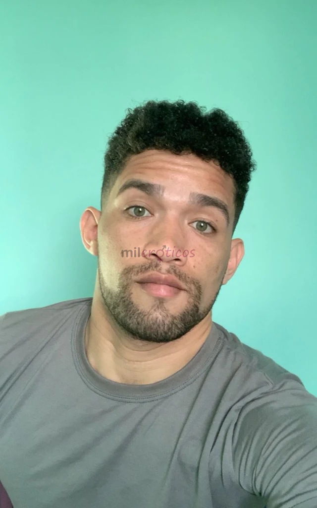 Persoa tranquila vivo zona sul me gosto de ir pra praia divertir e falar disposto te dar prazer e te fazer pasar un bom momento so estrangeiro me gost...