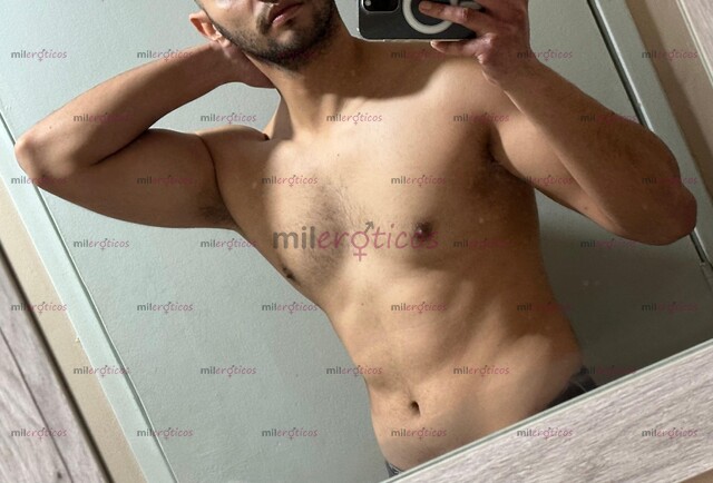 FOTOS DE JOVEN, MAMADO Y DOTADO. COMPLETAMENTE INDEPENDIENTE