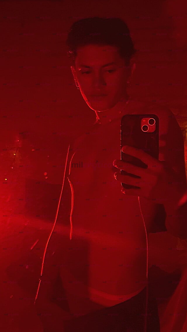 FOTOS DE JOVEN ATLÉTICO(TWINK) CUATRO VEINTE NO MAYOR DE VEINTE AÑOS DIME CUAL ES TU PLAN