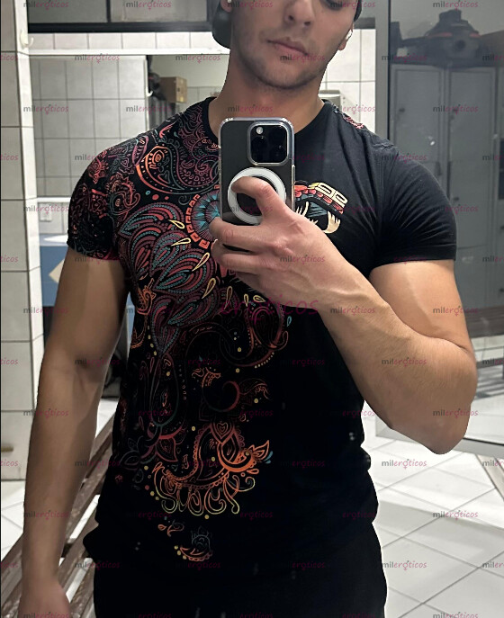 FOTOS DE JOVEN, DOTADO Y MAMADO. COMPLETAMENTE INDEPENDIENTE