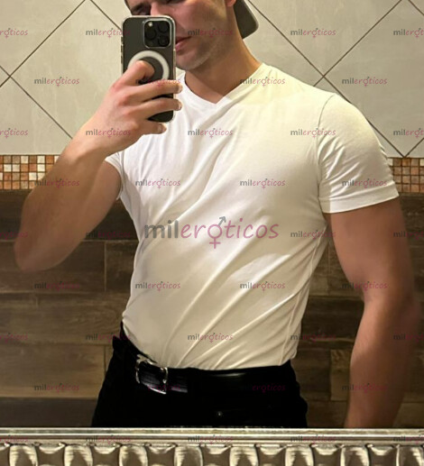 FOTOS DE JOVEN, DOTADO Y MAMADO. COMPLETAMENTE INDEPENDIENTE