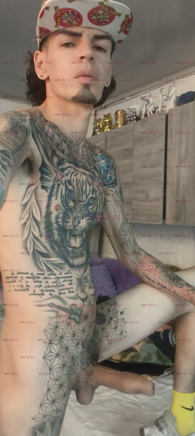 FOTOS DE FLACO ACTIVO BLANCO TATUADO MORBOSO CON LUGAR