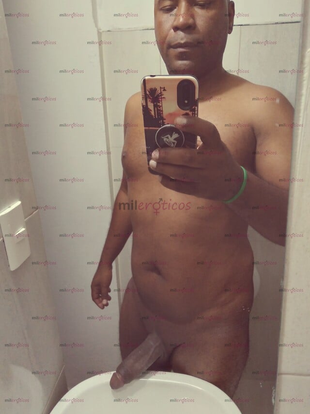 FOTOS DE MORENO MADURO DOTADO PARA DAMAS SOLAS Y PAREJAS HETERO, HAY 21 CMS REALES...