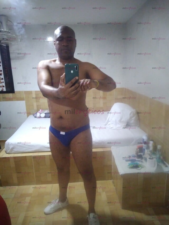 FOTOS DE MORENO MADURO DOTADO PARA DAMAS SOLAS Y PAREJAS HETERO, HAY 21 CMS REALES...