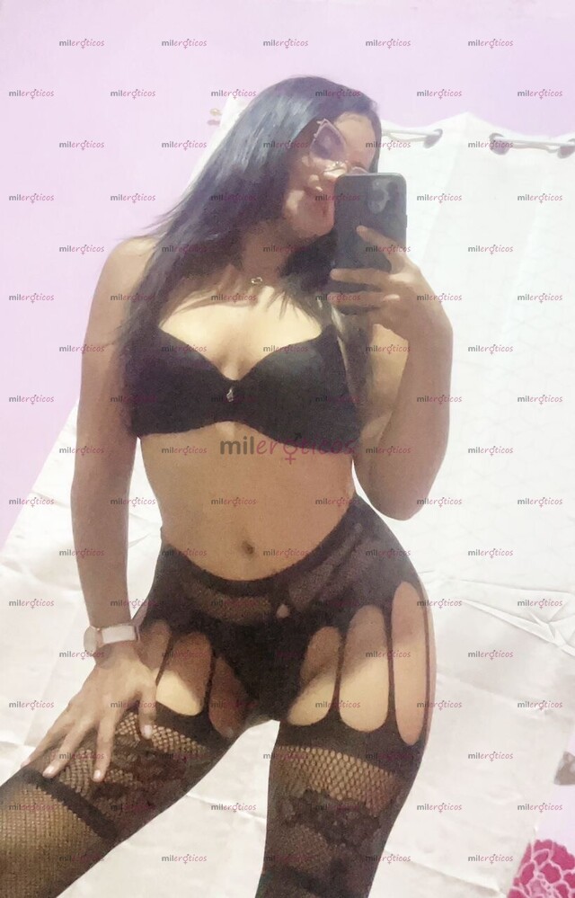 FOTOS DE BEBECITA JUGUETONA COM GANAS DE SACARTE LA LECHE DESDE 8K
