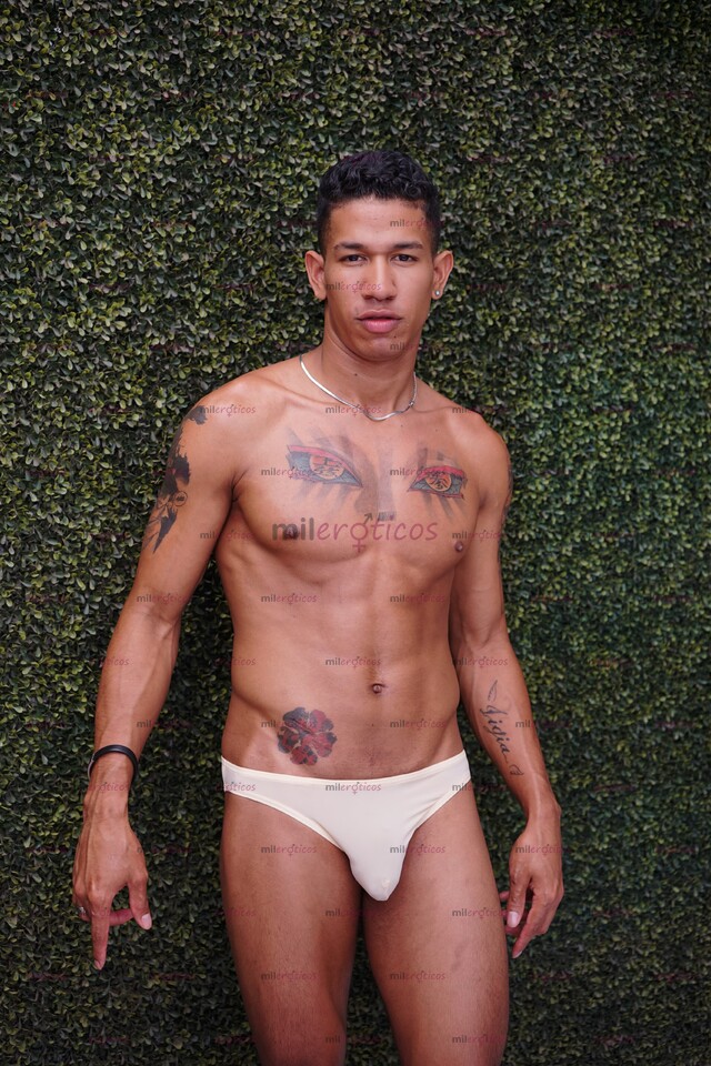 FOTOS DE EHITAN CON 22 AÑOS. Y CON 21 CM. DE VERGA RICA PARA TU BOCA