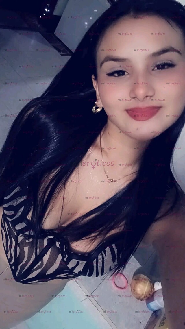 FOTOS DE DANIELA 19 AÑOS CON VAGINA ESTRECHA LUBRICADA Y PEZONES PARADOS