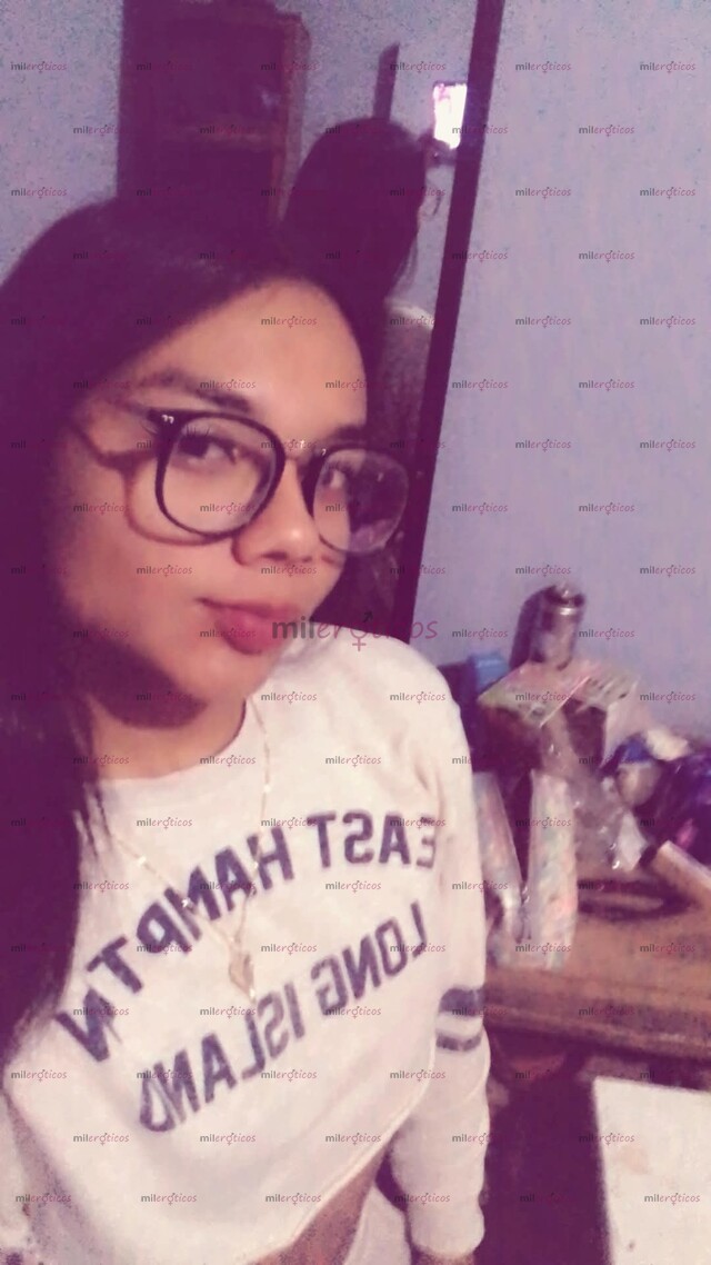 FOTOS DE CALIENTE SEXI Y TRAVIESA , TODA UNA PERRITA EN LA CAMA , LISTA PARA COMER VERGA.