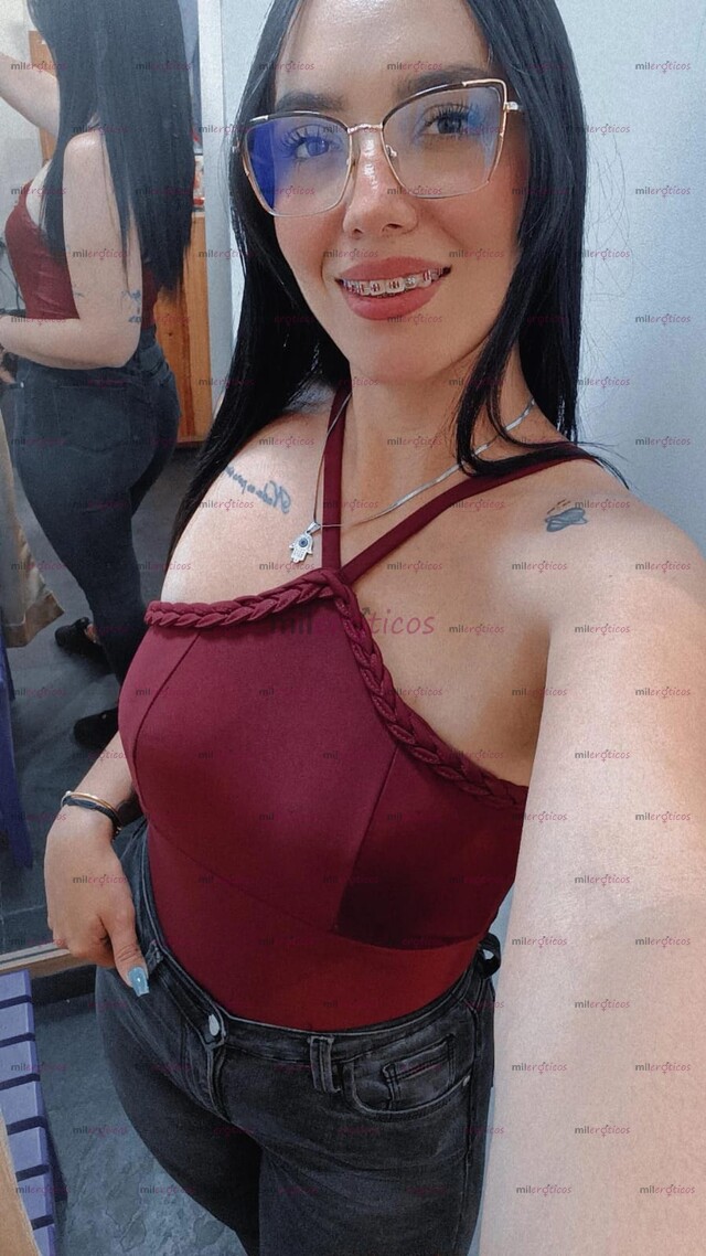 FOTOS DE ARDIENTE Y DELICIOSA JOVENCITA CON GANAS DE SACAR TODA TU LECHE