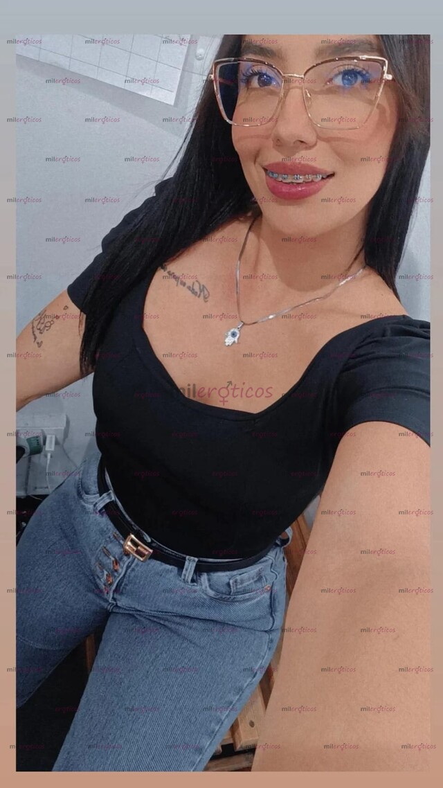 FOTOS DE ARDIENTE Y DELICIOSA JOVENCITA CON GANAS DE SACAR TODA TU LECHE