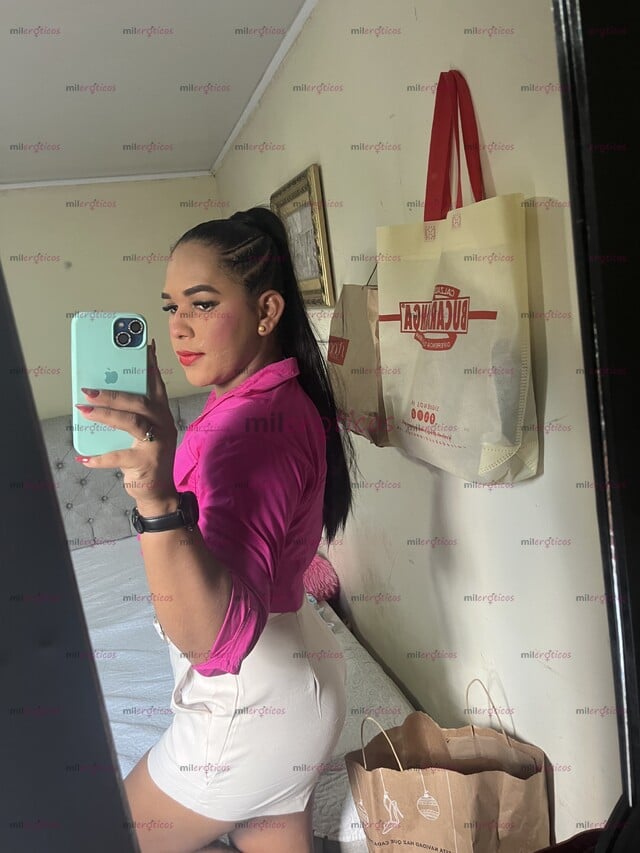 FOTOS DE HOLA LLEGÓ LUISA CON UNA COLA SÚPER GRANDE UNIVERSITARIA