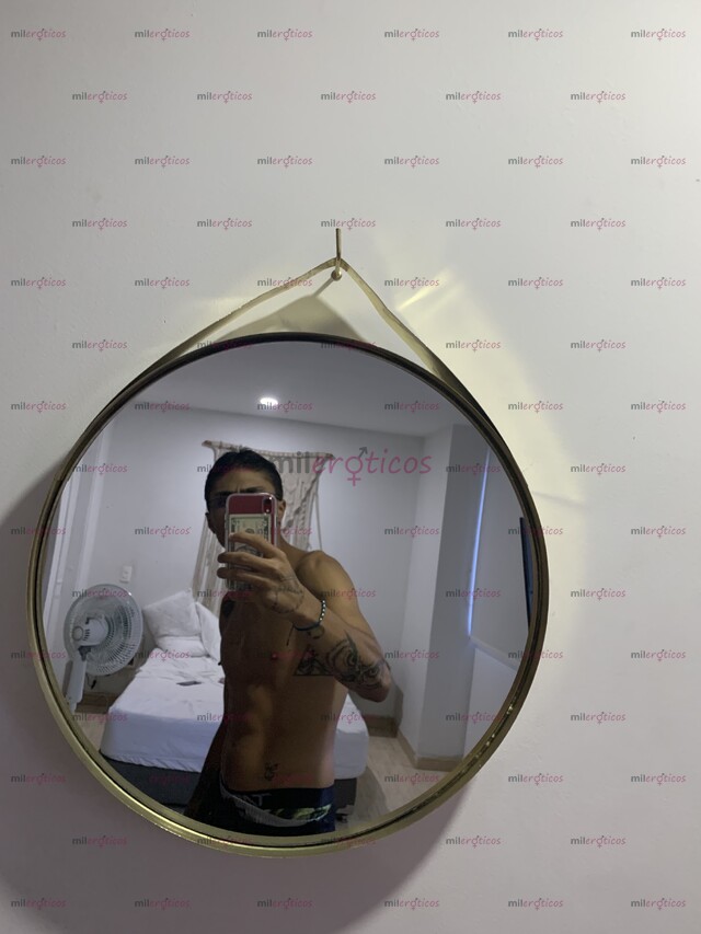 FOTOS DE DEPORTISTA TATUADO VERGON 21 CM DISCRETO Y VARONIL