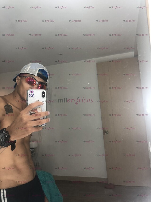 FOTOS DE DEPORTISTA TATUADO VERGON 21 CM DISCRETO Y VARONIL