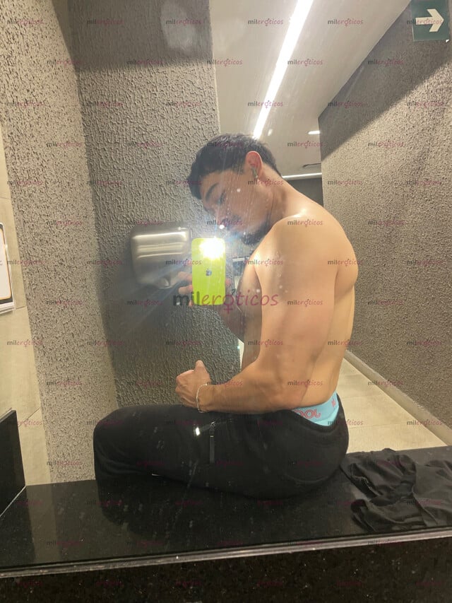 FOTOS DE JOVEN MASCULINO LISTO PARA DARTE VERGA A TOPE, SOY MUY HOT.