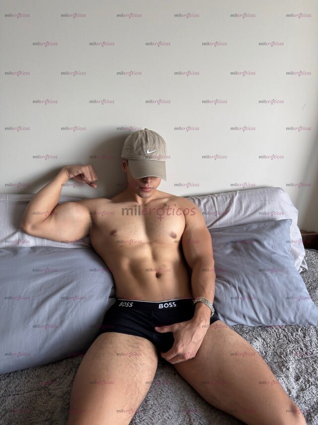 FOTOS DE GUAPO CHACAL ALTÍSIMO DE 1.95 CON HERMOSA VERGA DE 21CM ÚNICAMENTE ACTIVO