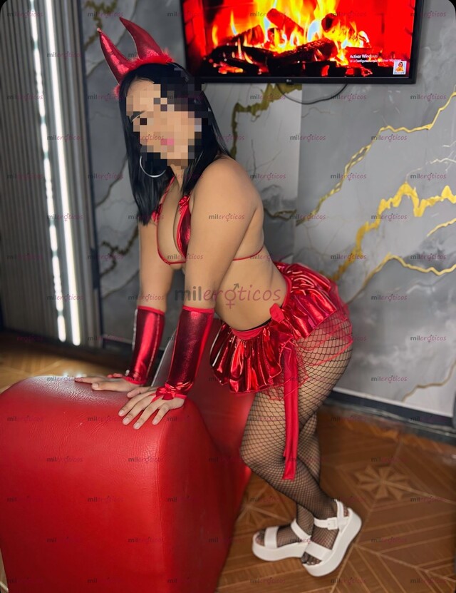 FOTOS DE CAMILA PELINEGRA HERMOSA Y SENSUAL RECIEN LLEGADA A LA CIUDAD CON TAN S19 AÑITOS