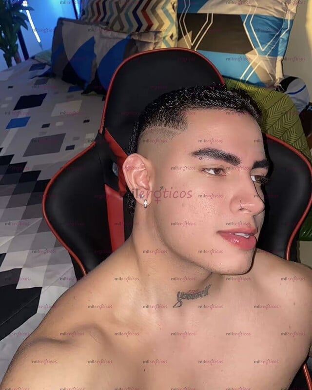FOTOS DE COLOMBIANO DOTADO CALIENTE CON GANAS DE FOLLAR Y PASARLA RICO