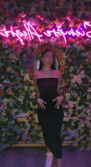 FOTOS DE SEXY MORENITA, NINFOMANA DE CABELLO NEGRO Y UNA BOQUITA QUE DESEARAS