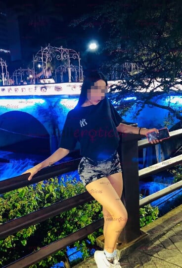FOTOS DE SEXY MORENITA, NINFOMANA DE CABELLO NEGRO Y UNA BOQUITA QUE DESEARAS