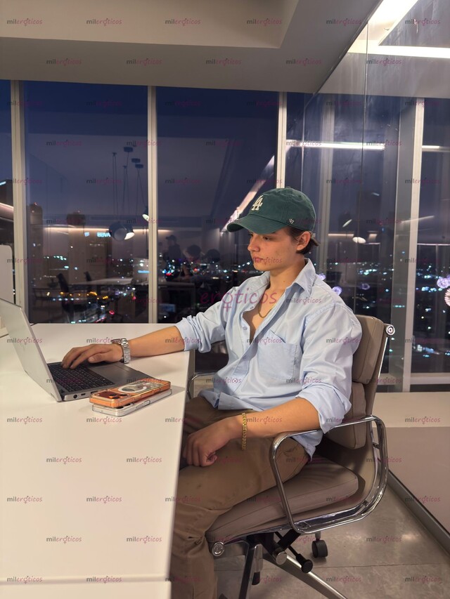 FOTOS DE CHICO DE DE 18 AÑOS CALIENTE PENE DE 19 CM