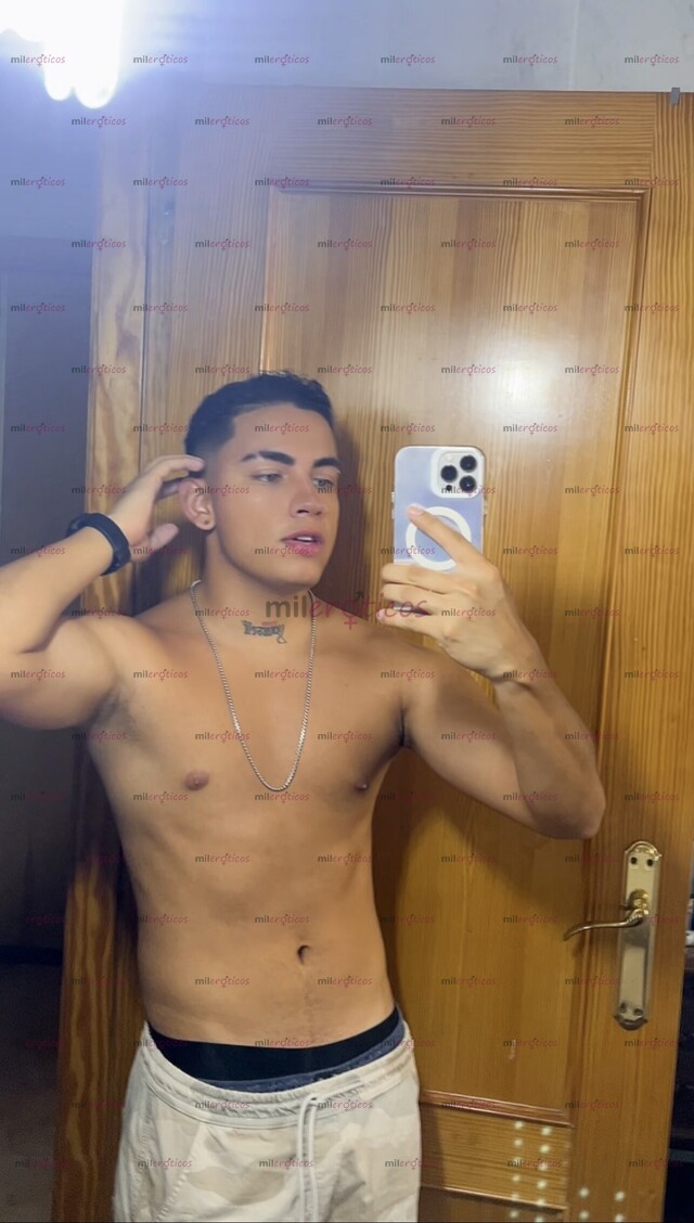 FOTOS DE COLOMBIANO DOTADO CALIENTE CON GANAS DE FOLLAR Y PASARLA RICO