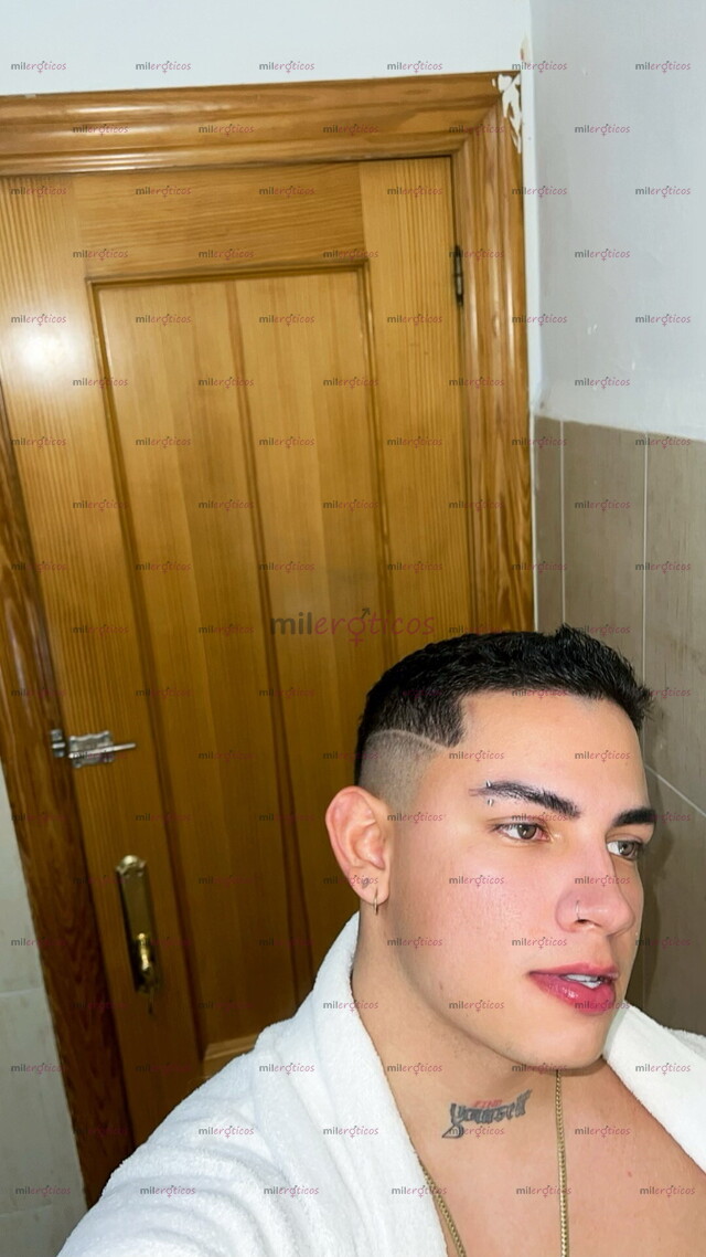 FOTOS DE COLOMBIANO DOTADO CALIENTE CON GANAS DE FOLLAR Y PASARLA RICO