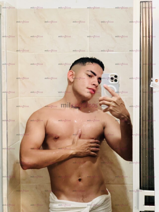FOTOS DE COLOMBIANO DOTADO CALIENTE CON GANAS DE FOLLAR Y PASARLA RICO