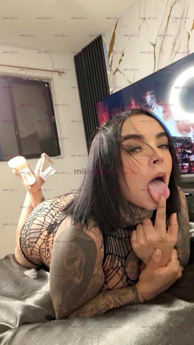 FOTOS DE MIRADA INTENSA, PIEL TATUADA Y UNA VIBRA QUE NO SE OLVIDA.