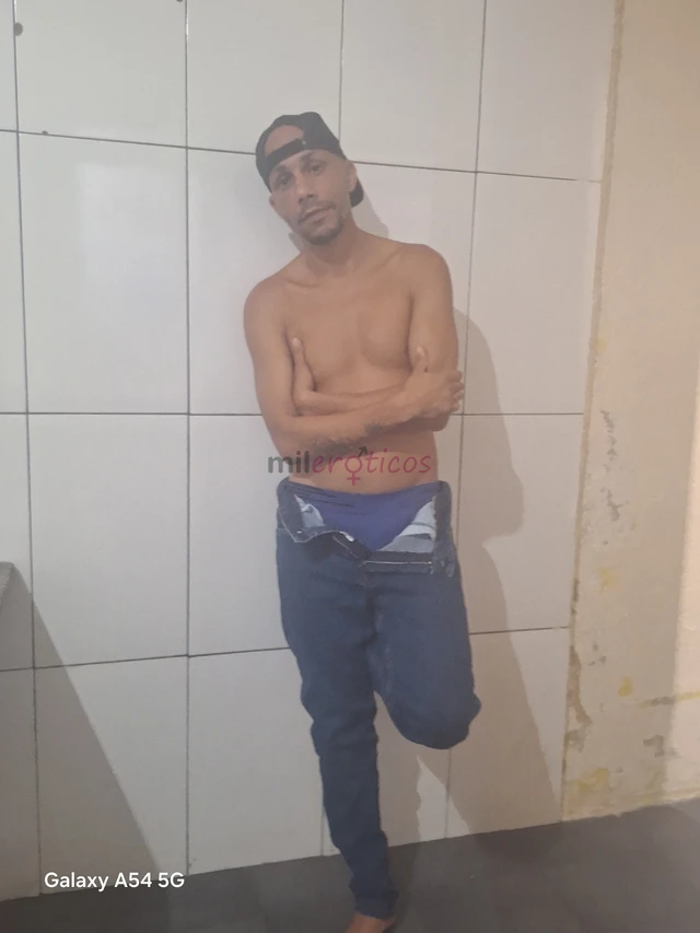 Olhar firme pegada segura e mente aberta para realizar desejos sei conduzir provocar e fazer voce perder o controle na hora certa carinhoso quando ped...