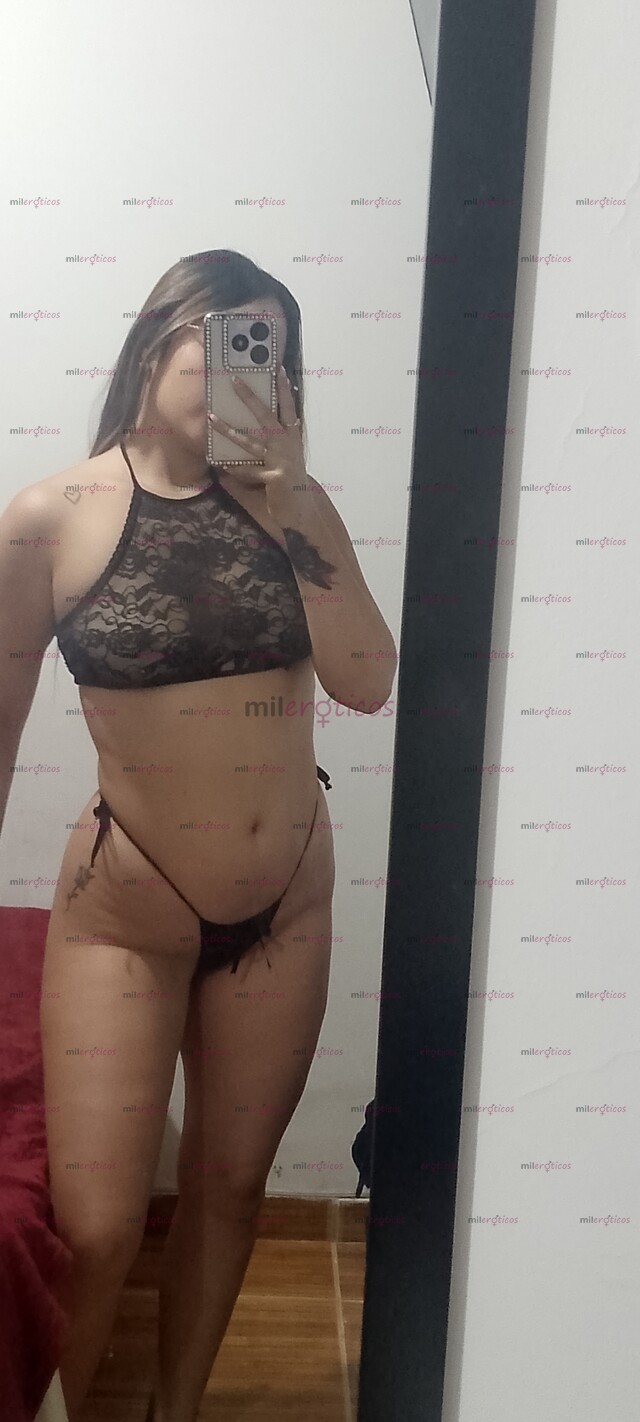 FOTOS DE ANGIE CON GAFAS, MIRADA SENSUAL, SITIO PRIVADO