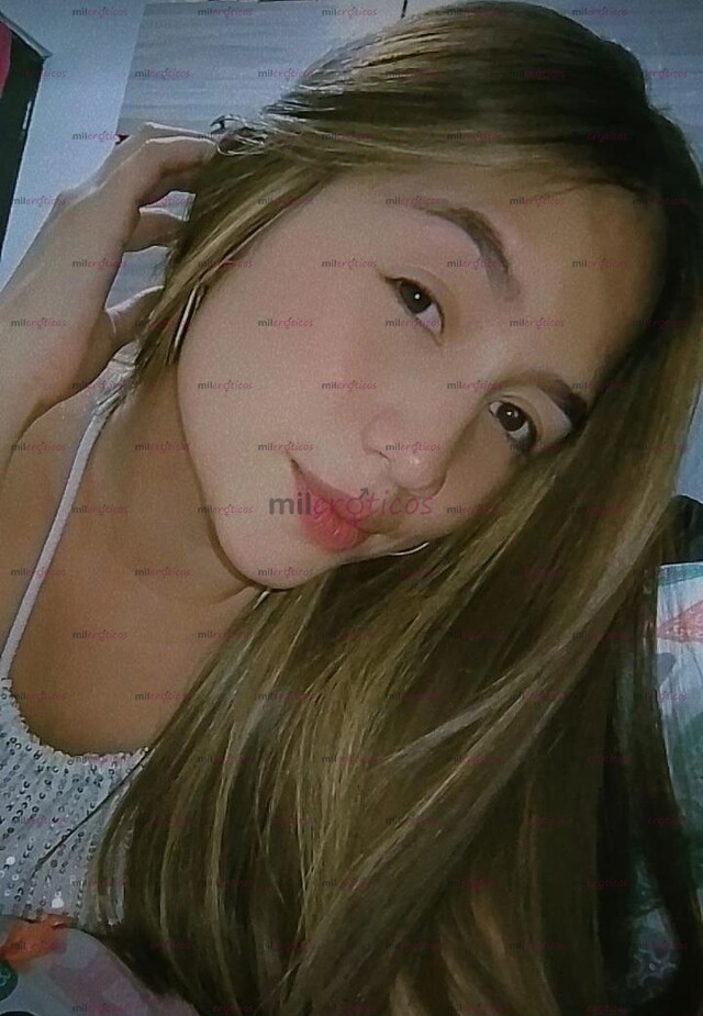 FOTOS DE ANGIE CON GAFAS, MIRADA SENSUAL, SITIO PRIVADO