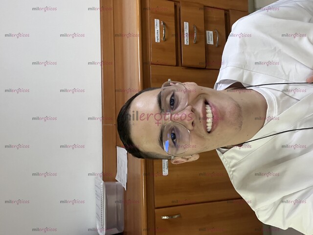 FOTOS DE ENFERMERO PROFESIONAL, OFREZCO SERVICIO DE MASAJES Y SUEROTERAPIAS