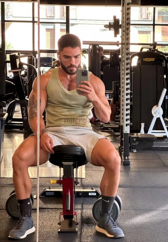 Atencao atendimento com hora marcada meu nome de trabalho e felipeativo e passivo ou versatil massoterapeuta personal trainer educado simpatico cheiro...