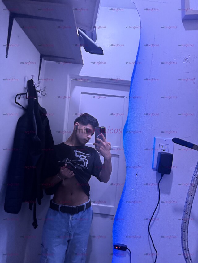 FOTOS DE QUÉ ONDA SOY CHARLY, SOY VERSÁTIL , DISCRETO Y PLACER AL MIL