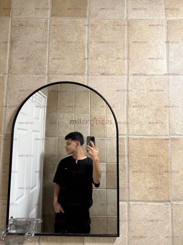 FOTOS DE QUÉ ONDA SOY CHARLY, SOY VERSÁTIL , DISCRETO Y PLACER AL MIL