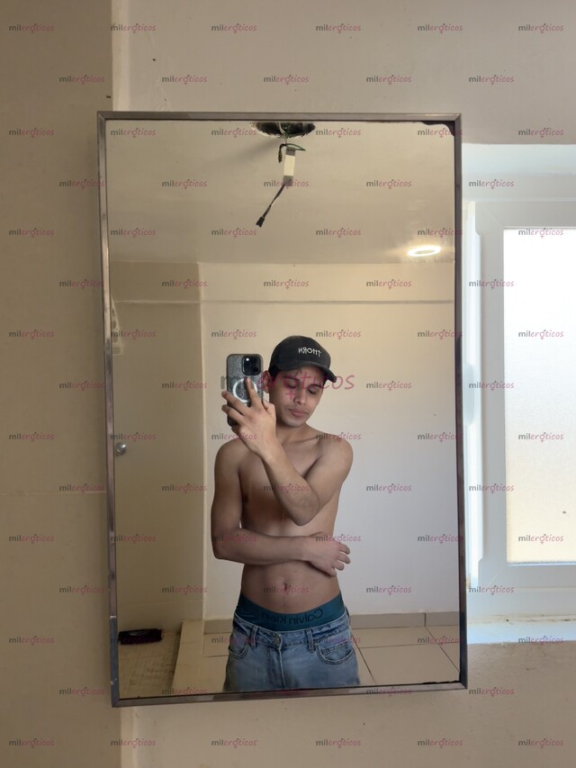 FOTOS DE QUÉ ONDA SOY CHARLY, SOY VERSÁTIL , DISCRETO Y PLACER AL MIL