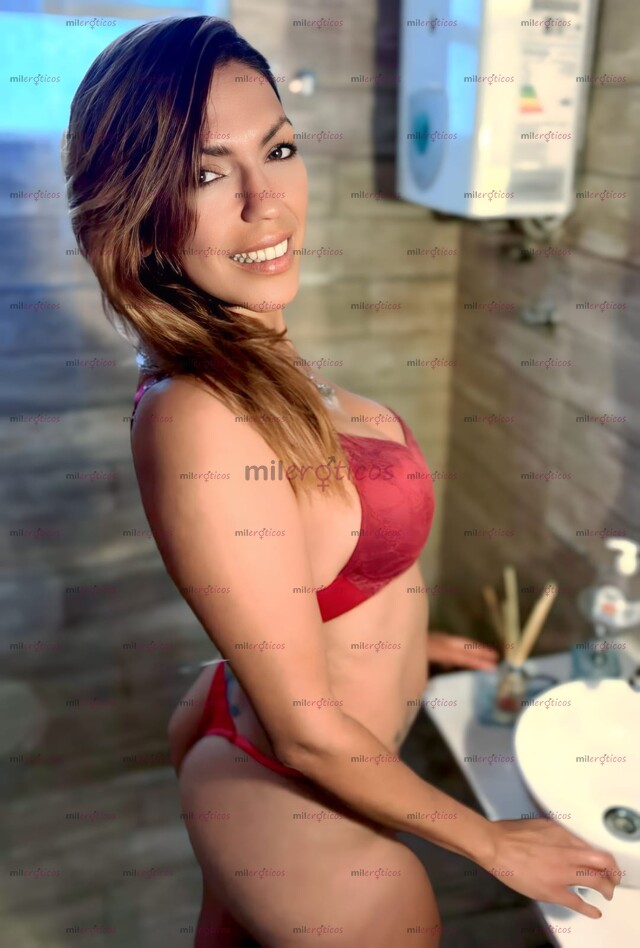 FOTOS DE EXÓTICA COLOMBIANA, PIEL CANELA Y MIRADA QUE SEDUCE