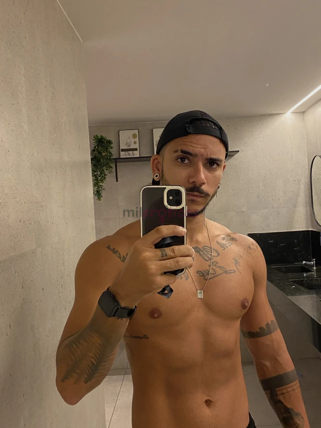 Acompanhante para homens que curtem boa companhia conversa facil e um clima gostoso gosto de deixar tudo leve sem pressa e sem tensao a ideia e curtir...