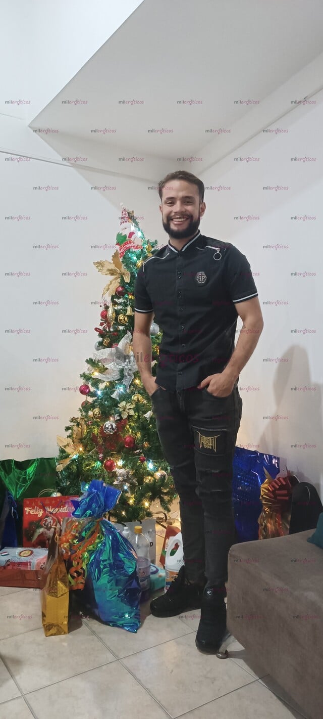 FOTOS DE JOVEN DEPORTISTA CARISMÁTICO Y SEDUCTOR CARIÑOSO Y COMPLACIENTE