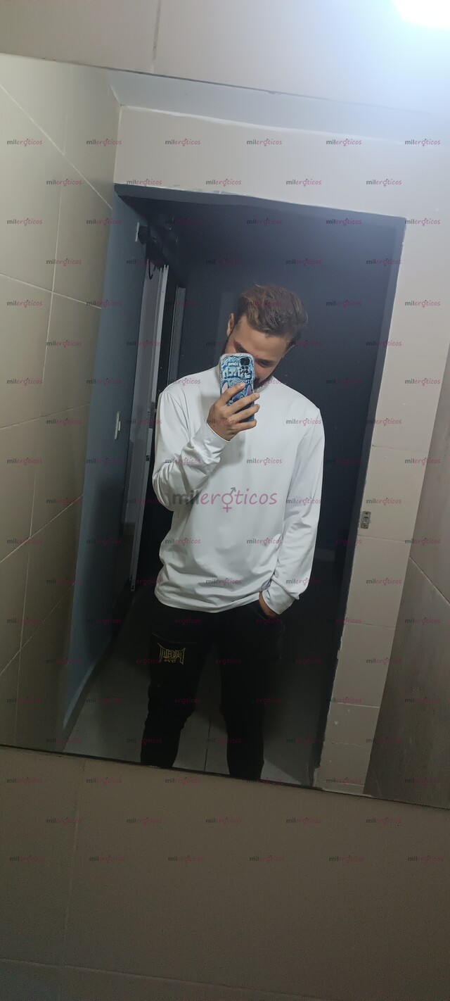 FOTOS DE JOVEN DEPORTISTA CARISMÁTICO Y SEDUCTOR CARIÑOSO Y COMPLACIENTE