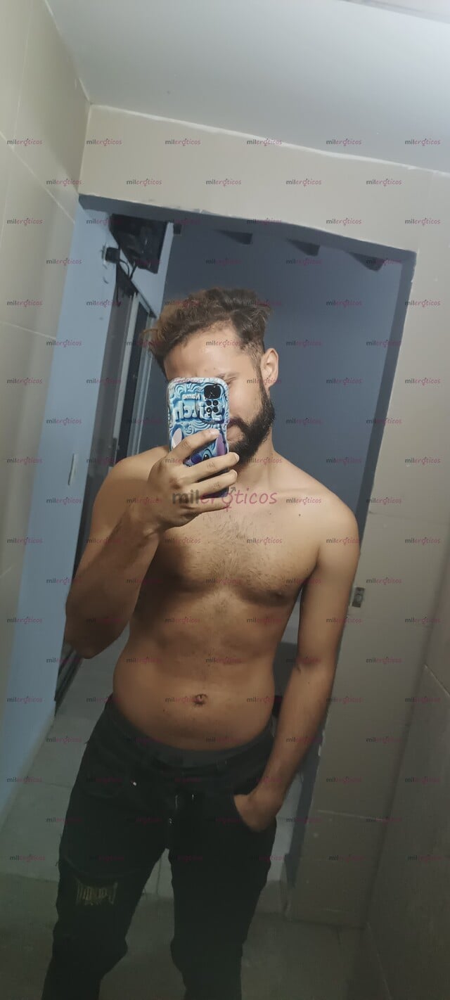 FOTOS DE JOVEN DEPORTISTA CARISMÁTICO Y SEDUCTOR CARIÑOSO Y COMPLACIENTE