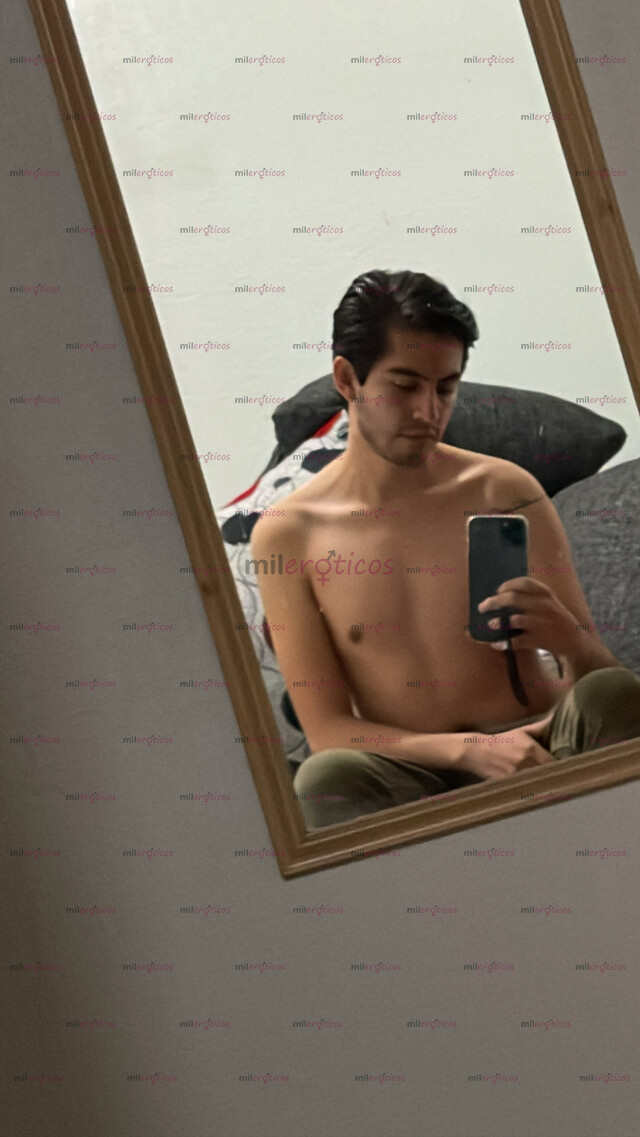 FOTOS DE UNIVERSITARIO DISPUESTO A MUCHO. ¿PROBAMOS?