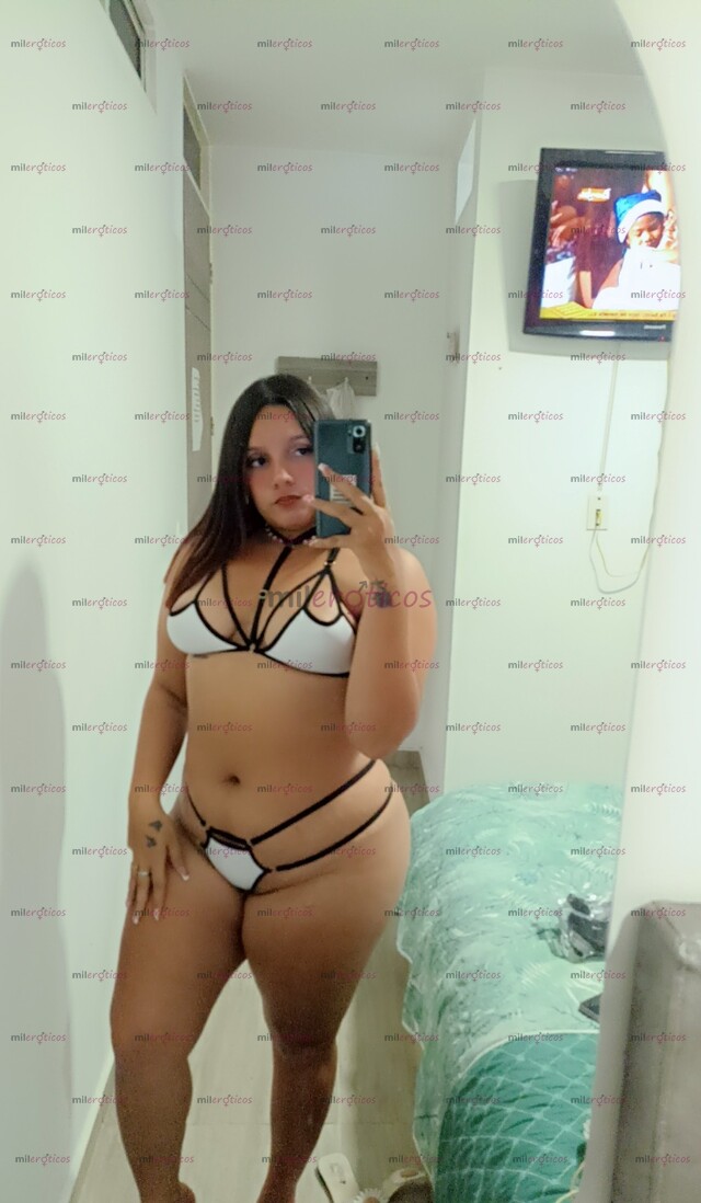 FOTOS DE COSTEÑITA RICA PROMOCIÓN. RATO 40, MEDIA HORA 60. HORA EN 100