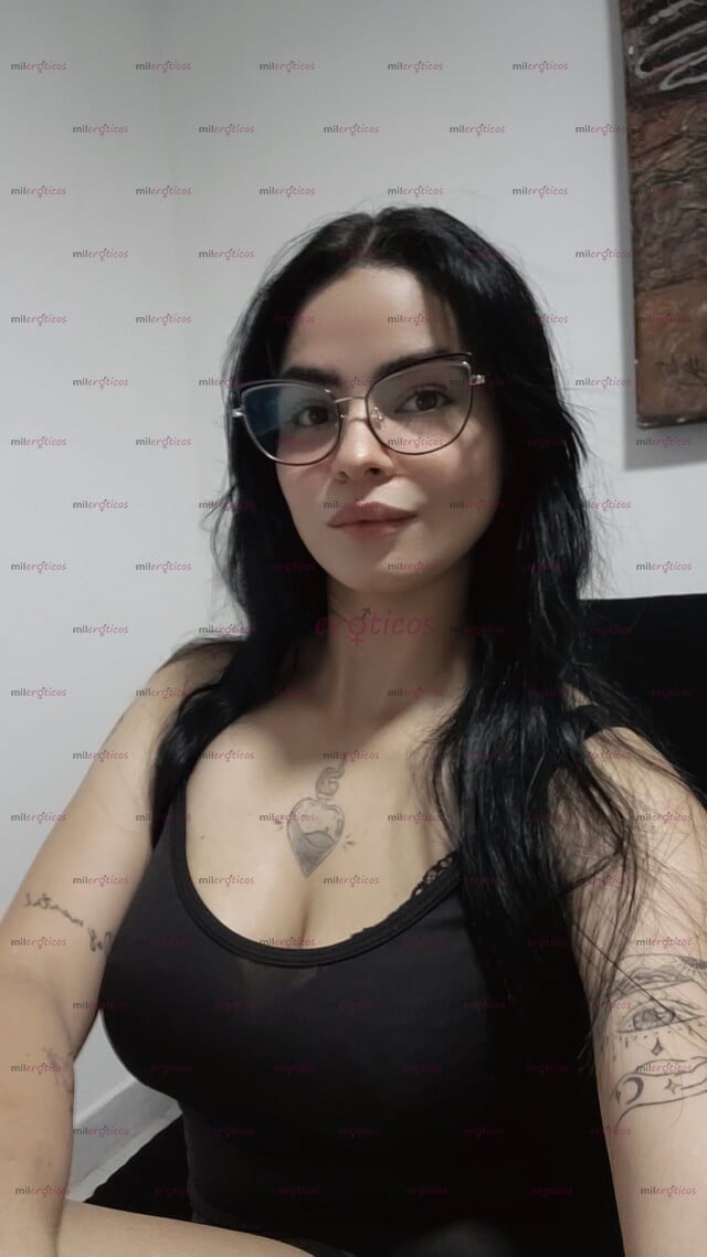 FOTOS DE SOLO DOMICILIO... BLANQUITA PELINEGRA CON RICA VAGINA VELLUDITA, CUERPO NATURAL.