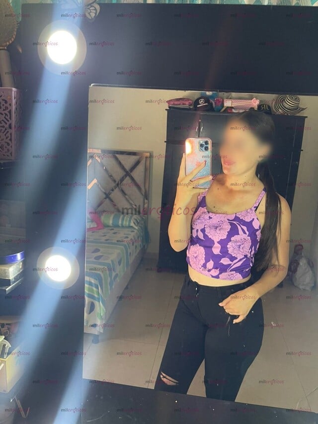 FOTOS DE SEXY MONA CON GANAS DE SACARTE TODA TU LECHE CALIENTICA