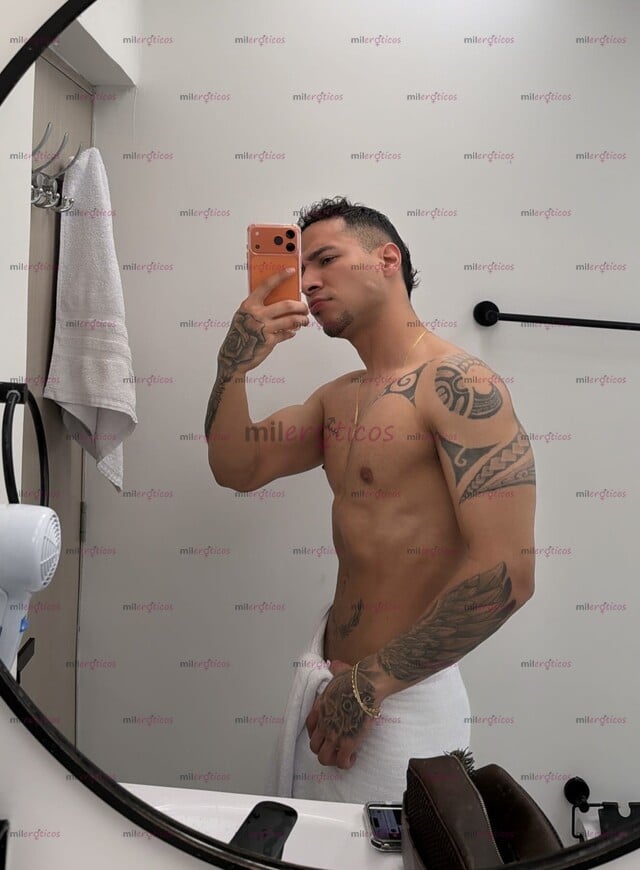 FOTOS DE DEPORTISTA TATUADO XL CON 21CM DE VERGA Y BUEN CULO MORBOSO