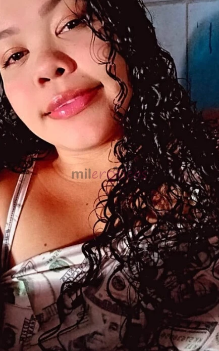 Gosto de sair sou educada simpatica se me conhecer n vai se arrepender eu garanto cabelos cacheados preto sou baixa n uso muita maquiagem pele parda u...