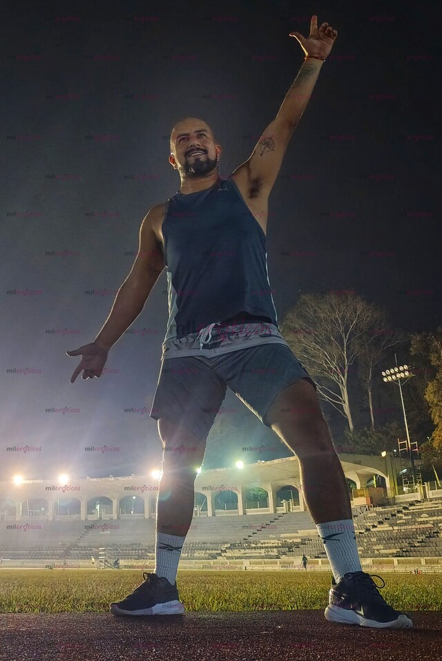 FOTOS DE DEPORTISTA CALIENTE Y COMPLACIENTE PARA ENCUENTRO ERÓTICO