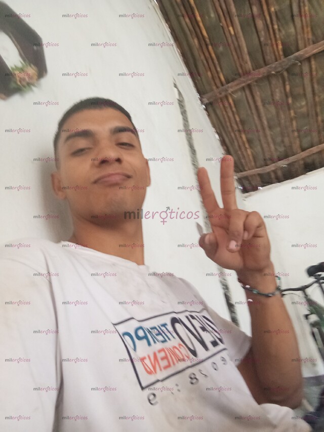 FOTOS DE MORENO PIEL CHOCOLATE CUERPO ATLÉTICO COMPLACIENTE