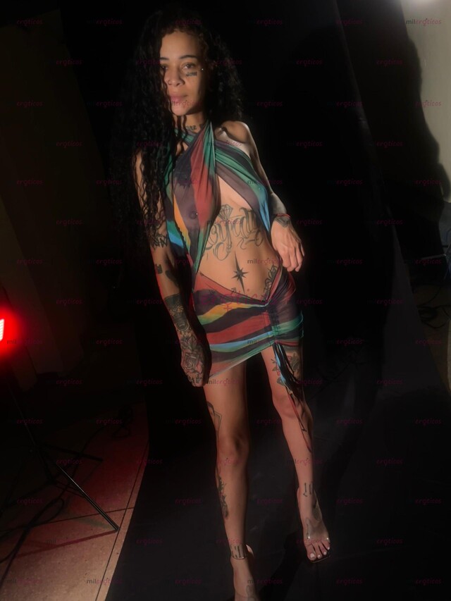 FOTOS DE HOLA, CABALLERO. ME PRESENTO: SOY TU NUEVA DEBILIDAD. ME CONSIDERO